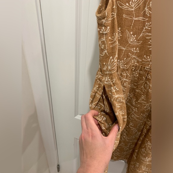 Sleeveless Floral Midi Dress in Tan - Picture 5 of 5